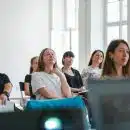 Comment une formation diplômante en école de management peut booster votre carrière