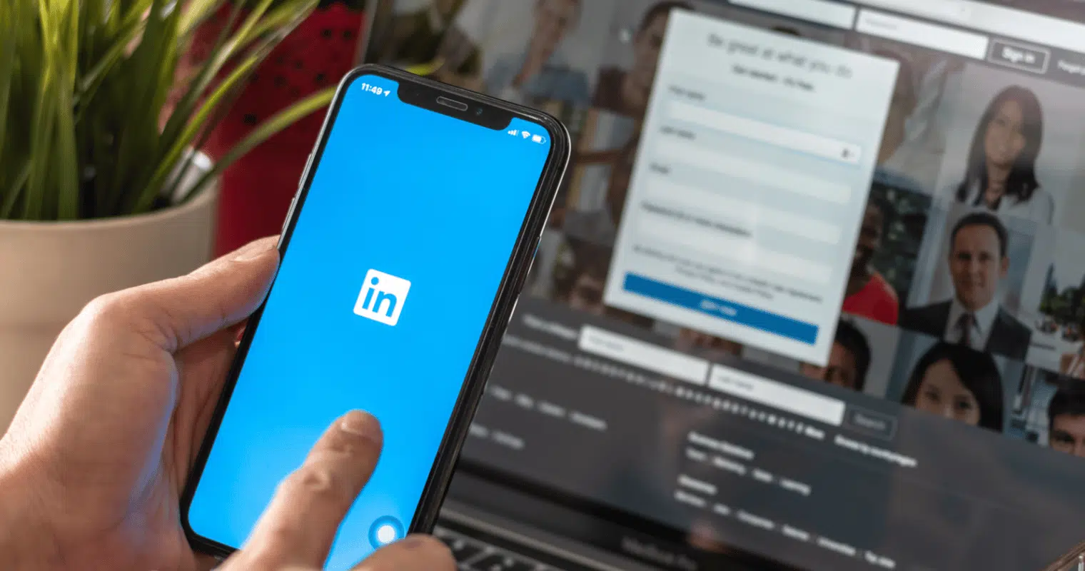 changer son profil LinkedIn sans notification
